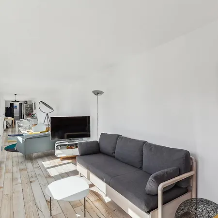 Apartment Ancien Atelier Atypique Tres Lumineux By Weekome Paris